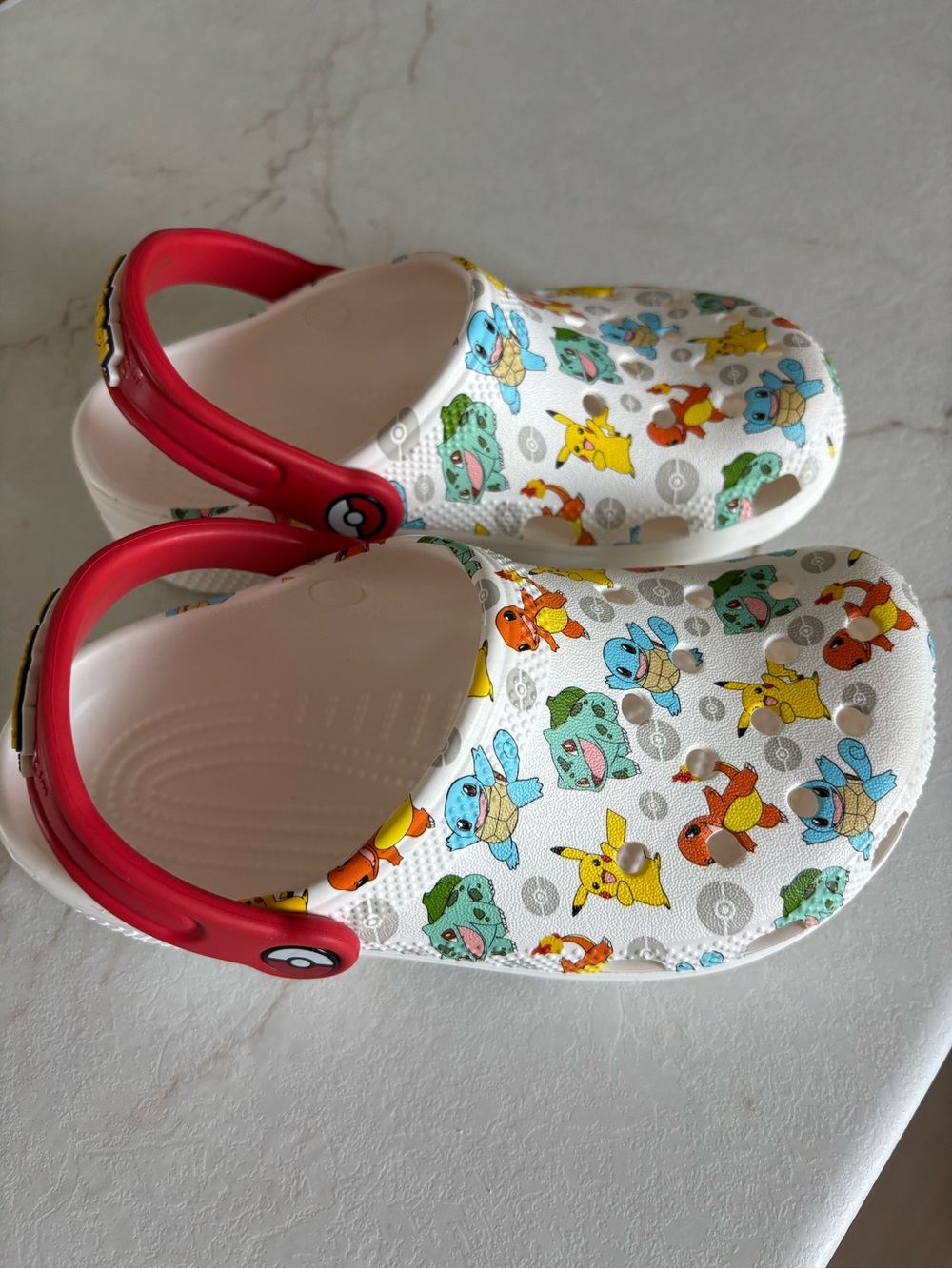 CROCS White Kids Pokémon Clogs with Red Heel Strap - Picture 5 of 5